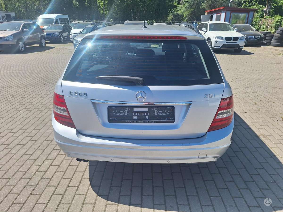 Mercedes-Benz C200 2012 — photo 14