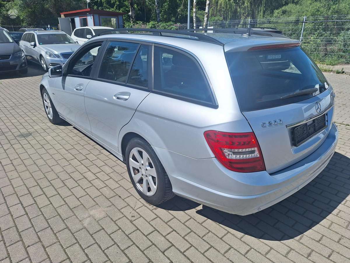Mercedes-Benz C200 2012 — photo 15