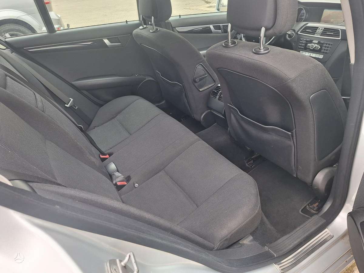 Mercedes-Benz C200 2012 — photo 19