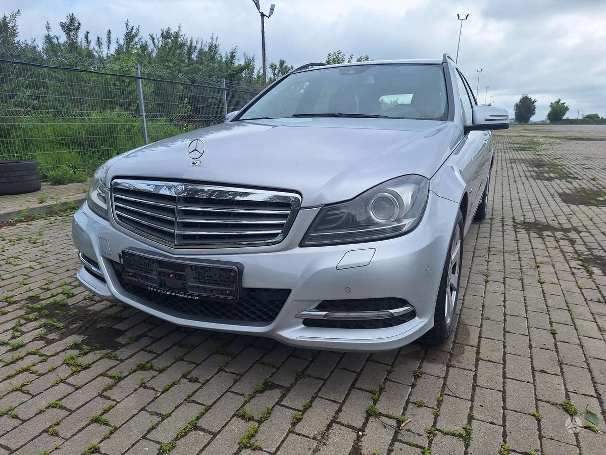 Mercedes-Benz C200 2012 — rear view