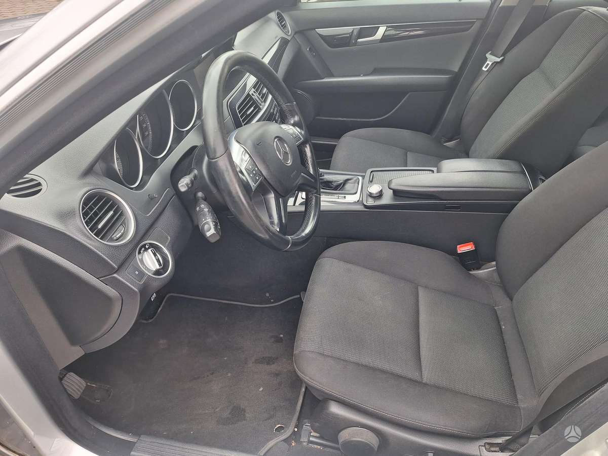 Mercedes-Benz C200 2012 — photo 22