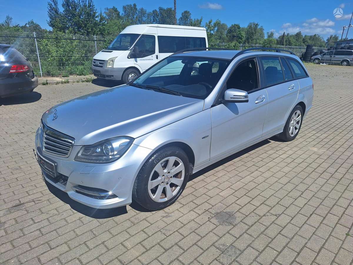 Mercedes-Benz C200 2012 — photo 7