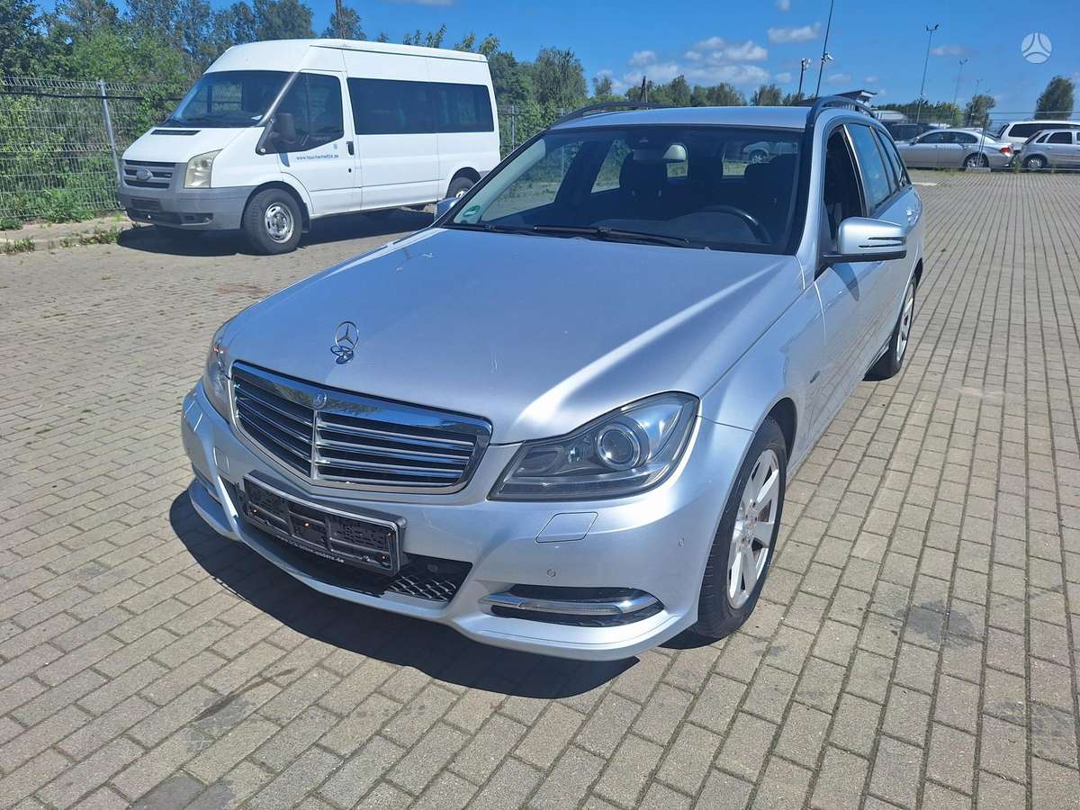 Mercedes-Benz C200 2012 — photo 8