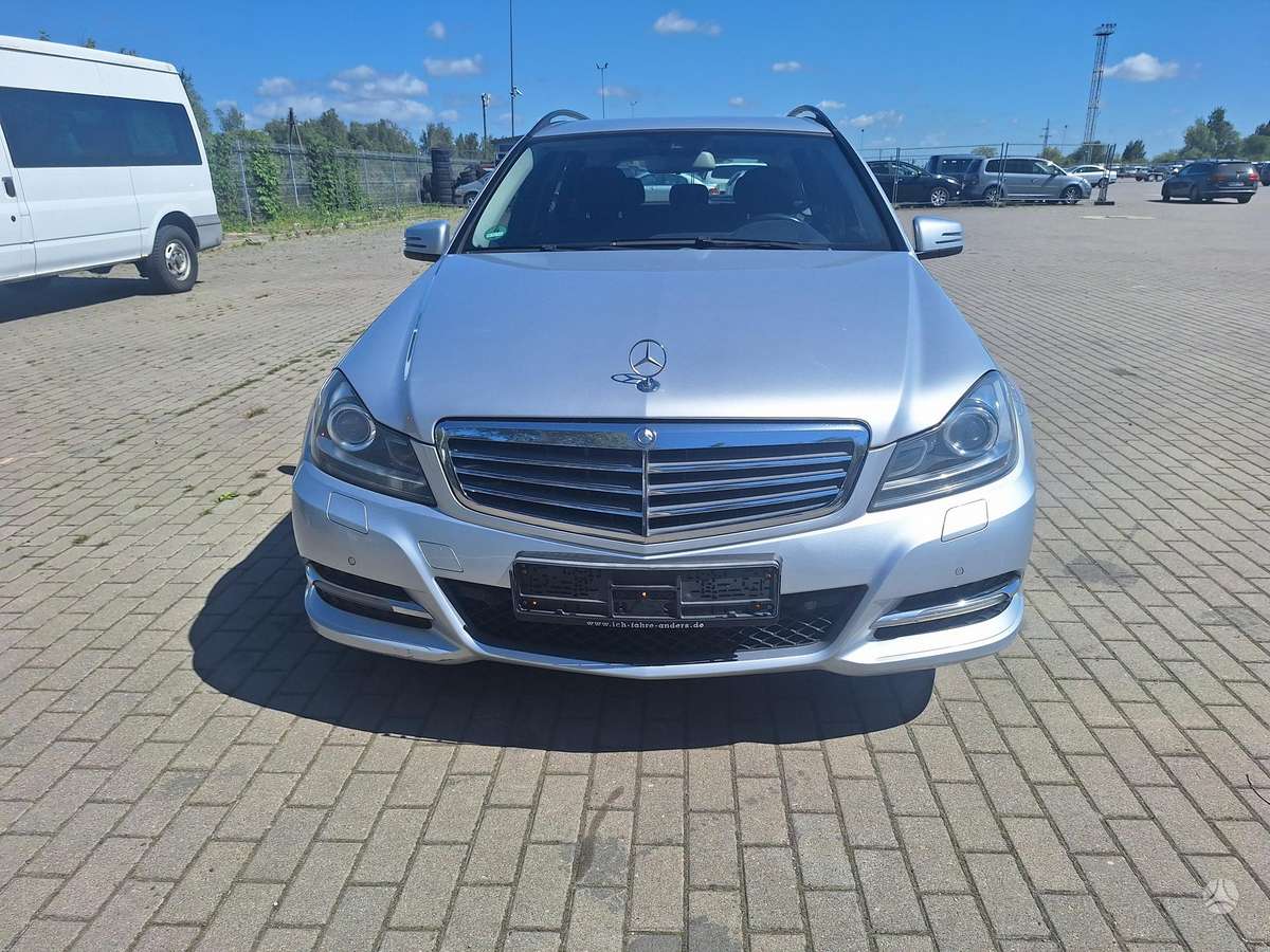 Mercedes-Benz C200 2012 — photo 9