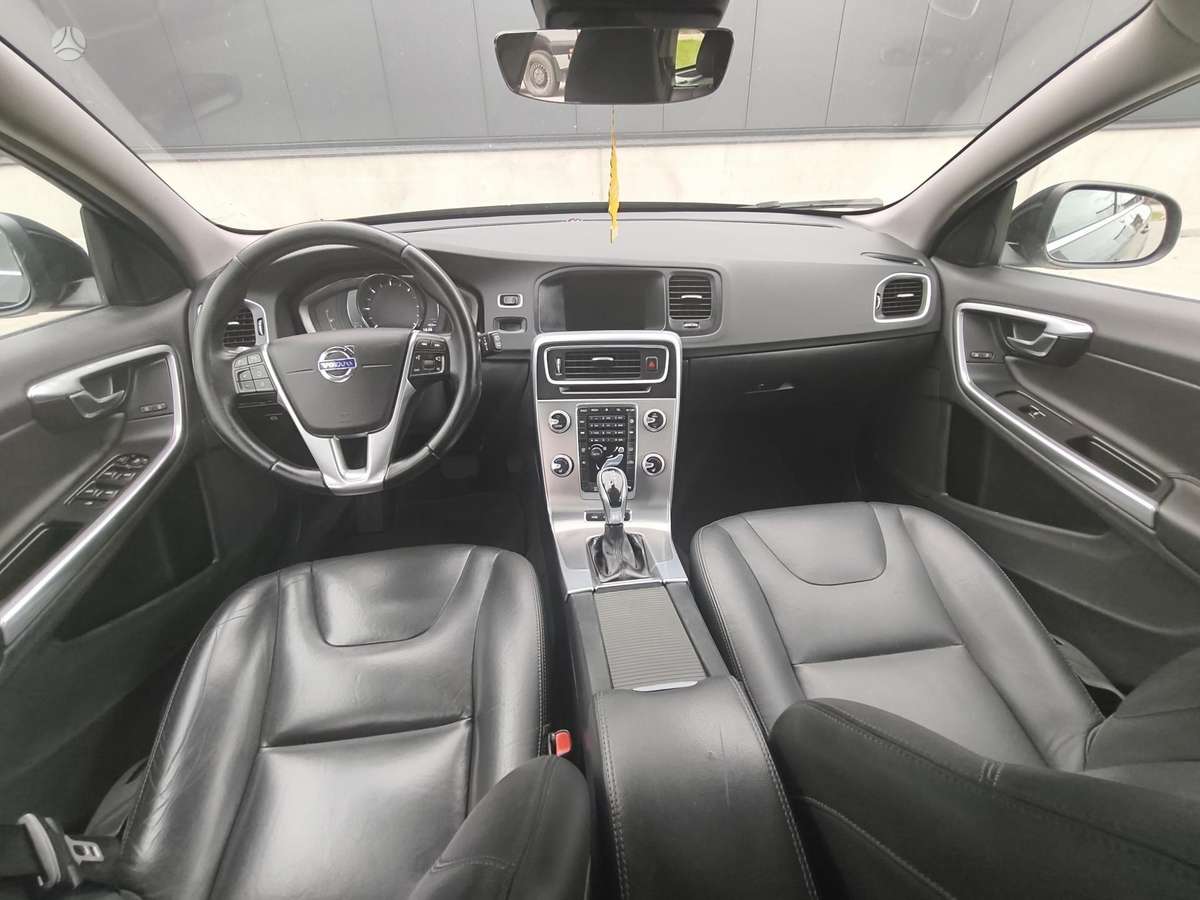 Volvo V60 2015 — photo 12