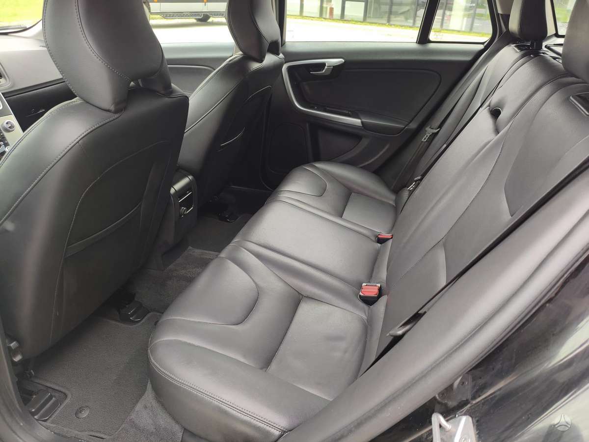 Volvo V60 2015 — photo 14