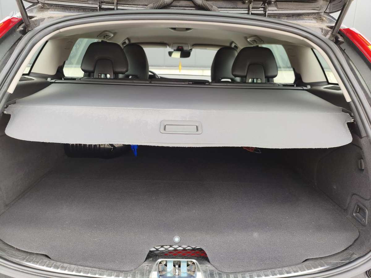 Volvo V60 2015 — photo 15