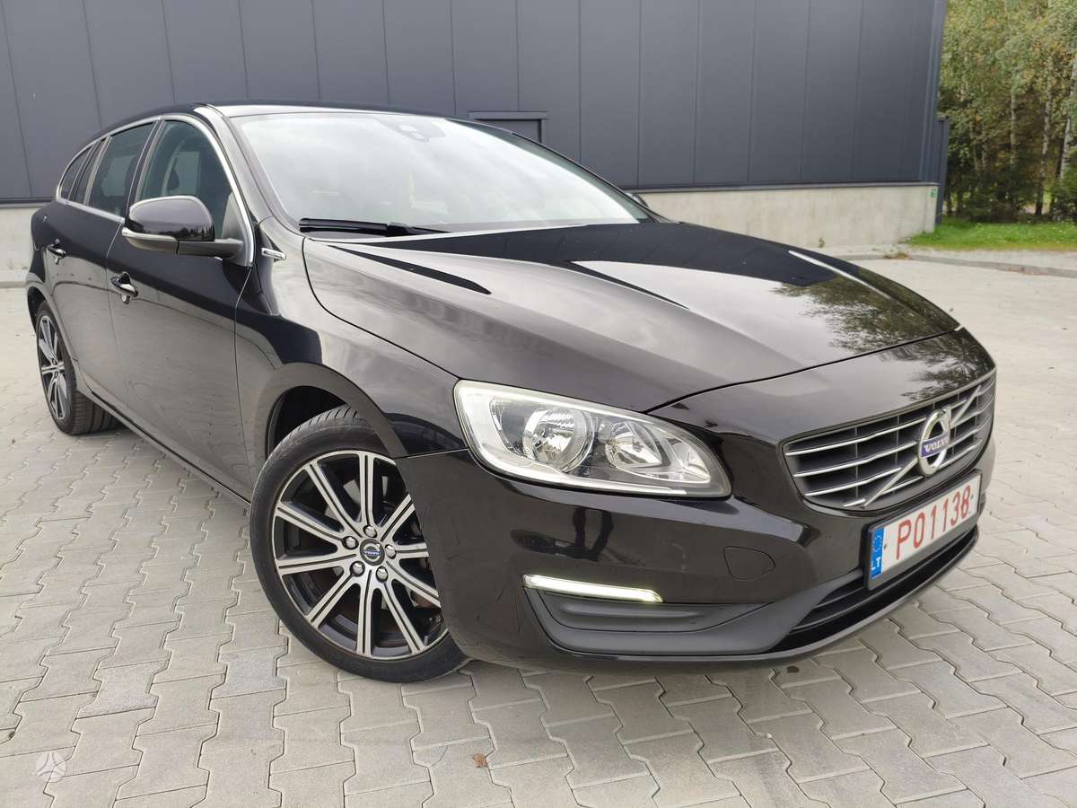 Volvo V60 2015 — rear view