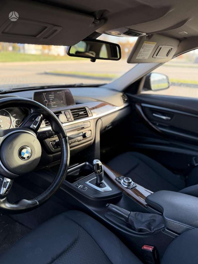 BMW 318 2013 — photo 12