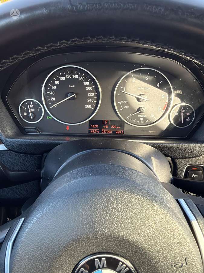 BMW 318 2013 — photo 13