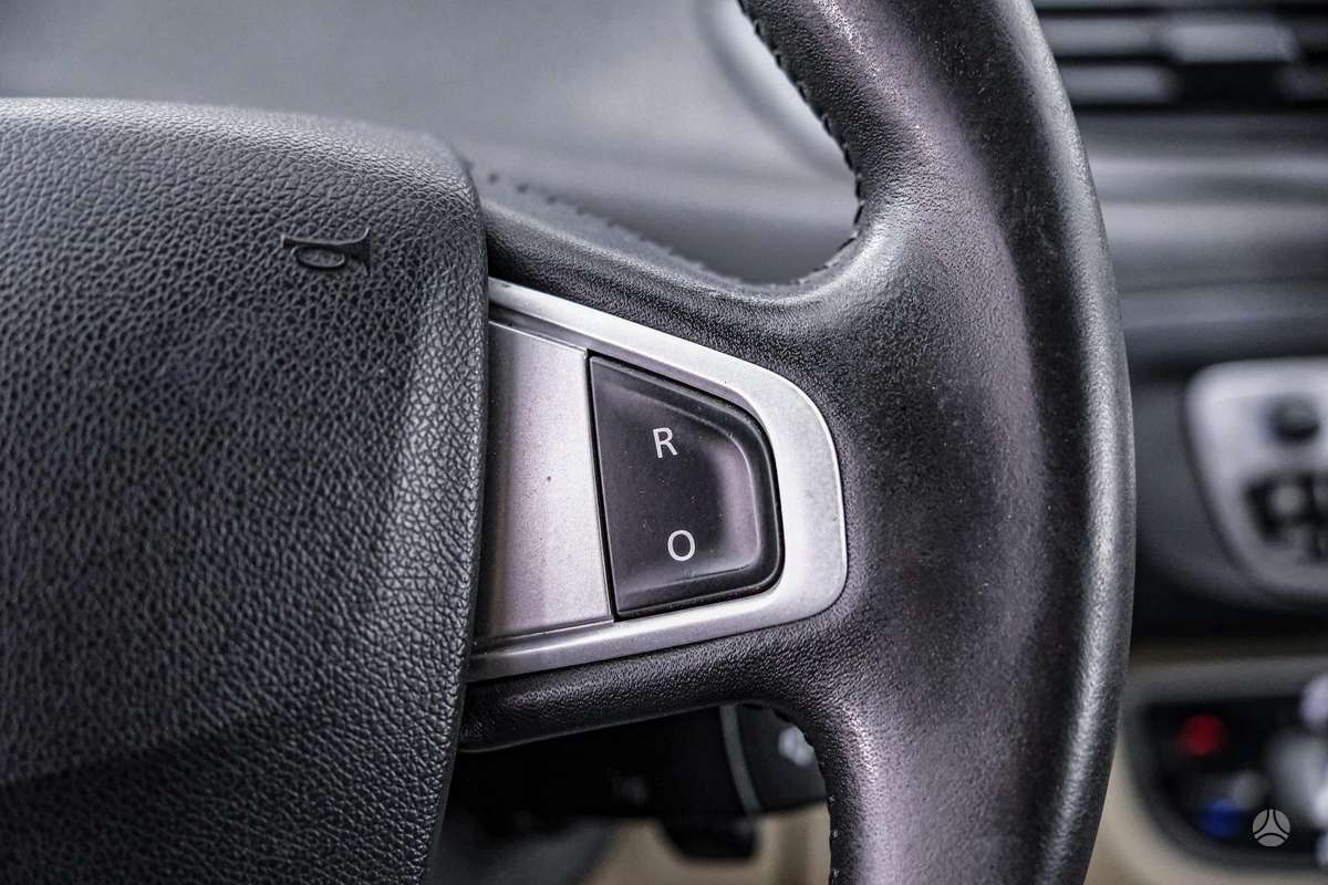 Renault Scenic 2011 — photo 17