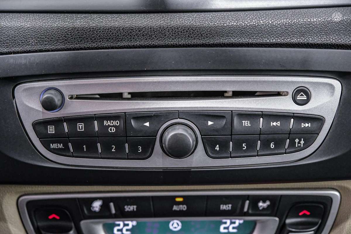 Renault Scenic 2011 — photo 21