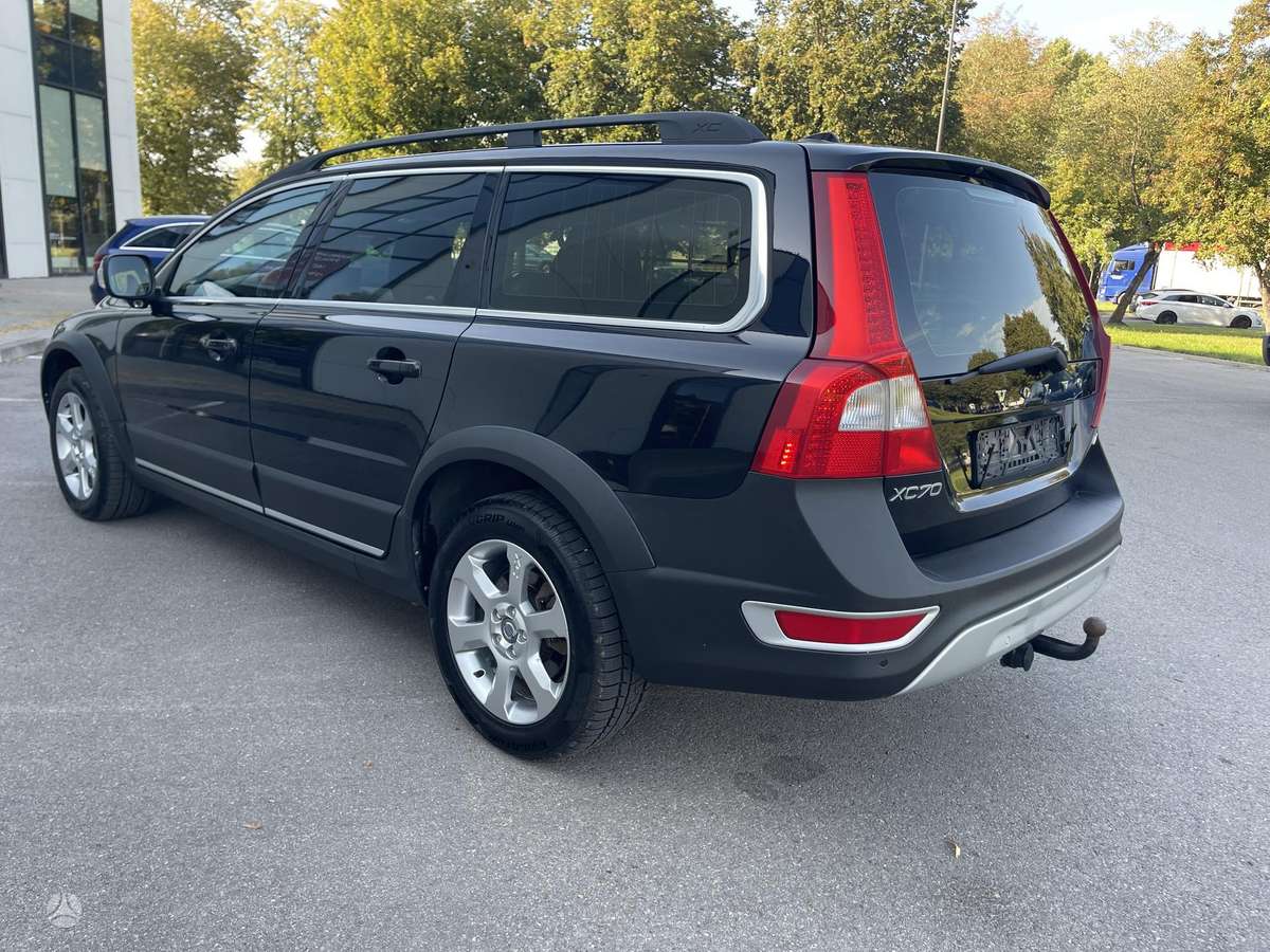 Volvo XC70 2010 — photo 10