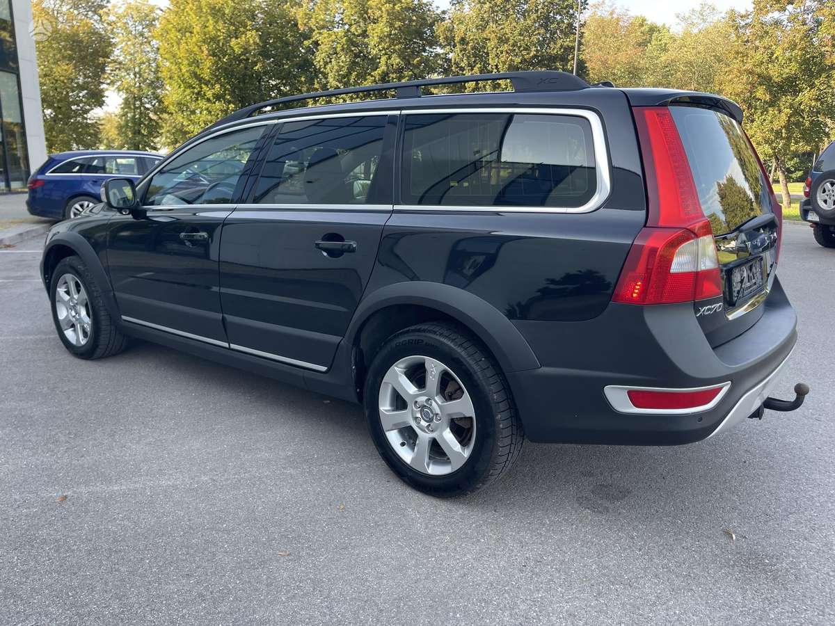Volvo XC70 2010 — photo 11