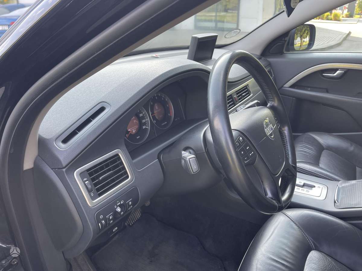 Volvo XC70 2010 — photo 18