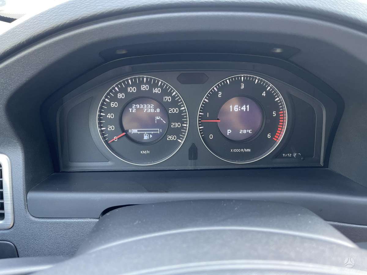 Volvo XC70 2010 — photo 19