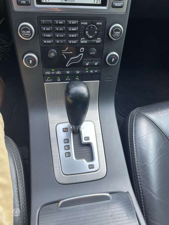 Volvo XC70 2010 — photo 20