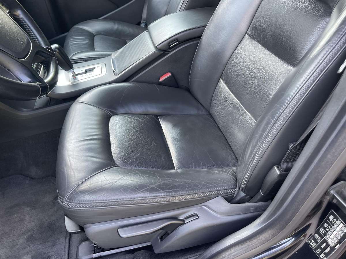 Volvo XC70 2010 — photo 22