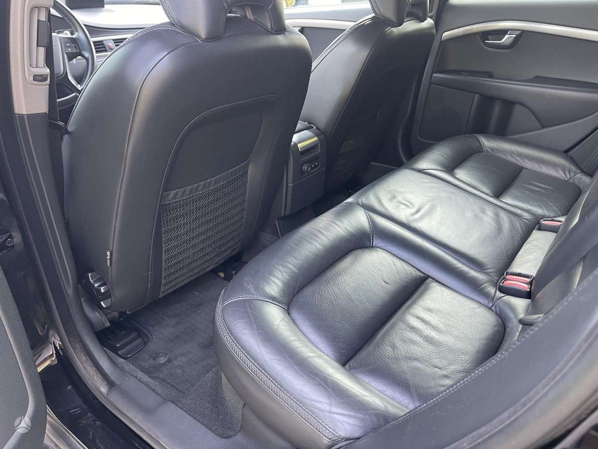 Volvo XC70 2010 — photo 23