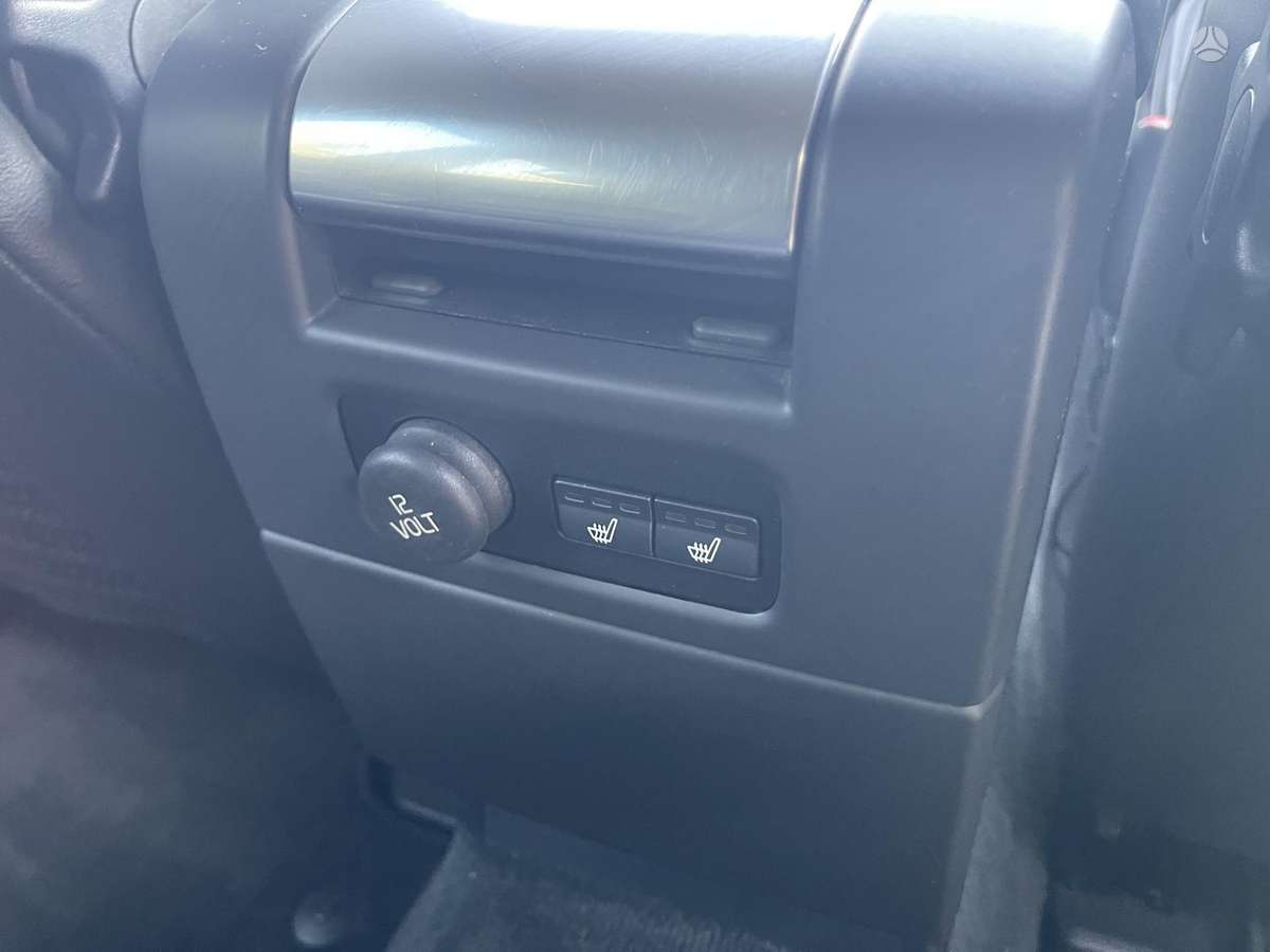 Volvo XC70 2010 — photo 24