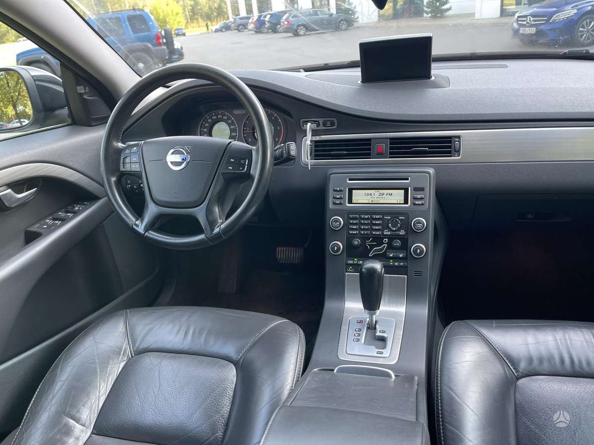 Volvo XC70 2010 — photo 25