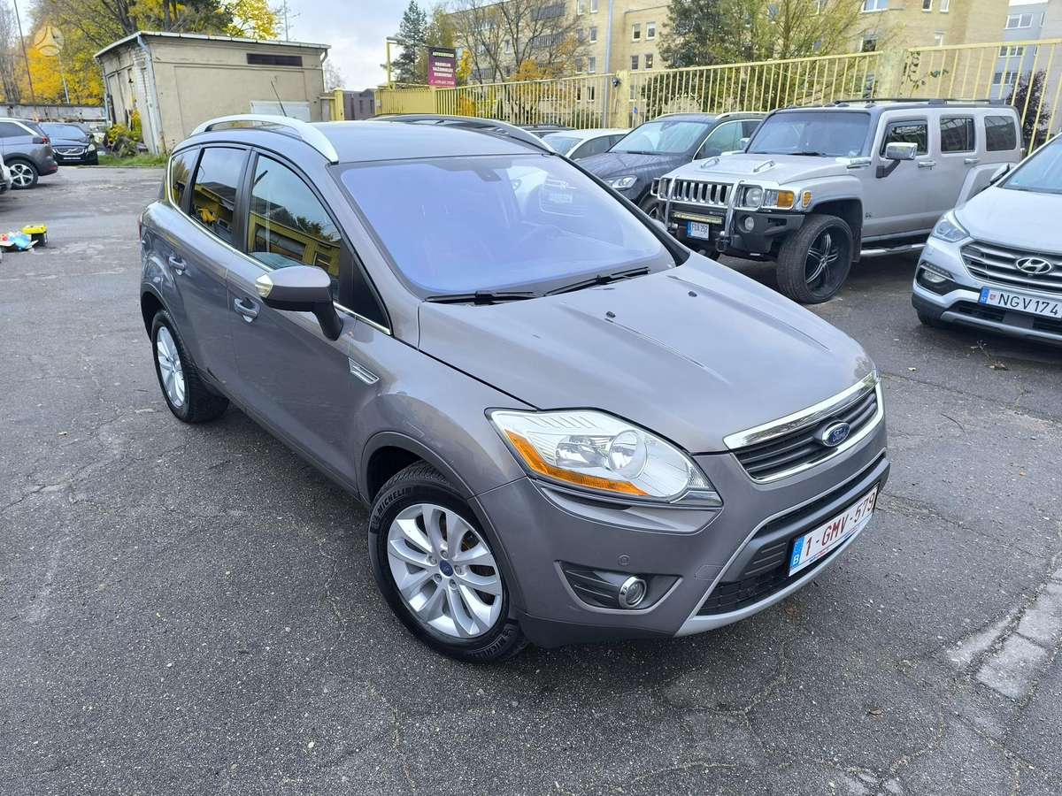 Ford Kuga 2012 — вигляд ззаду
