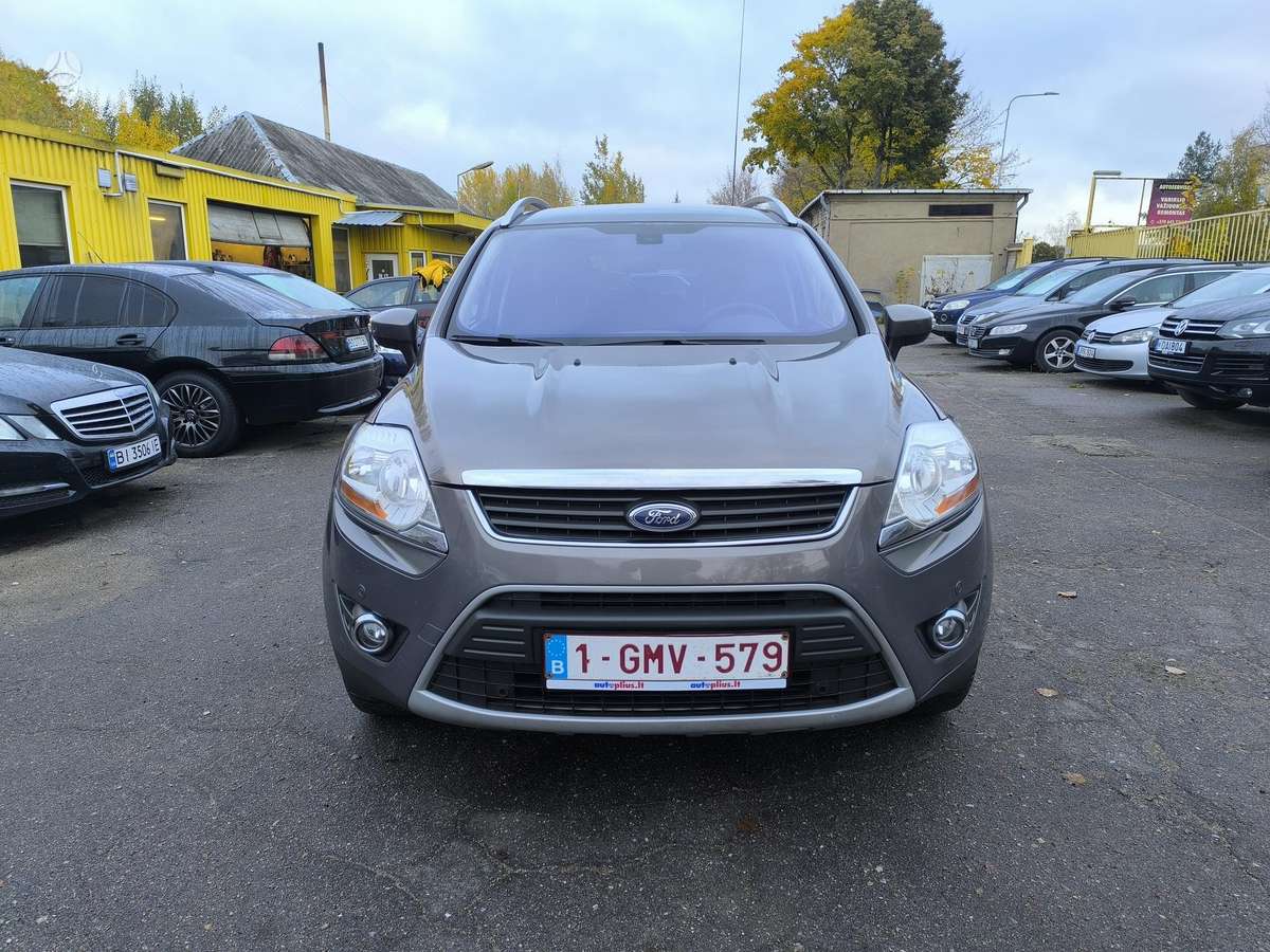 Ford Kuga 2012 — салон