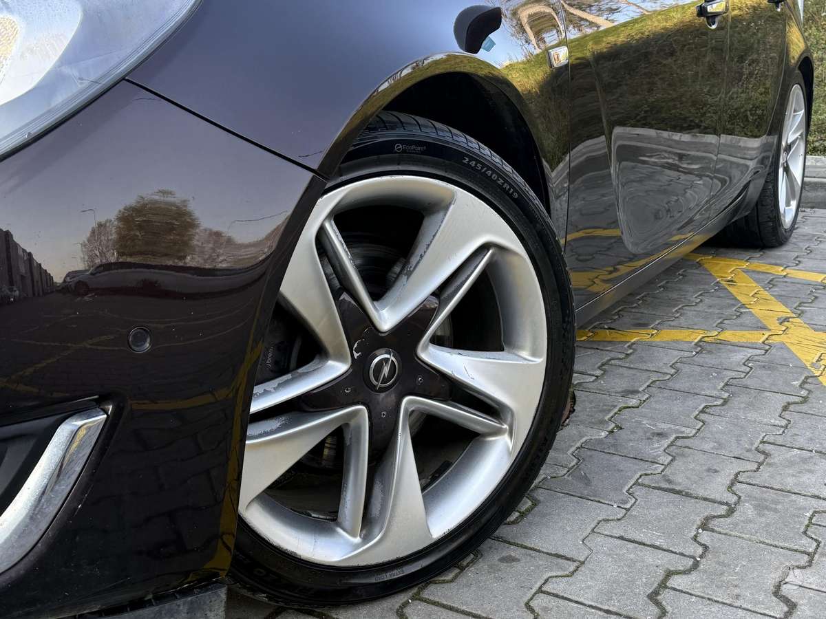 Opel Insignia 2013 — engine 1956 cm³, 140 HP (103kW)