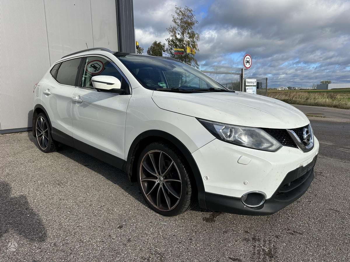 Nissan Qashqai 2015 — interior