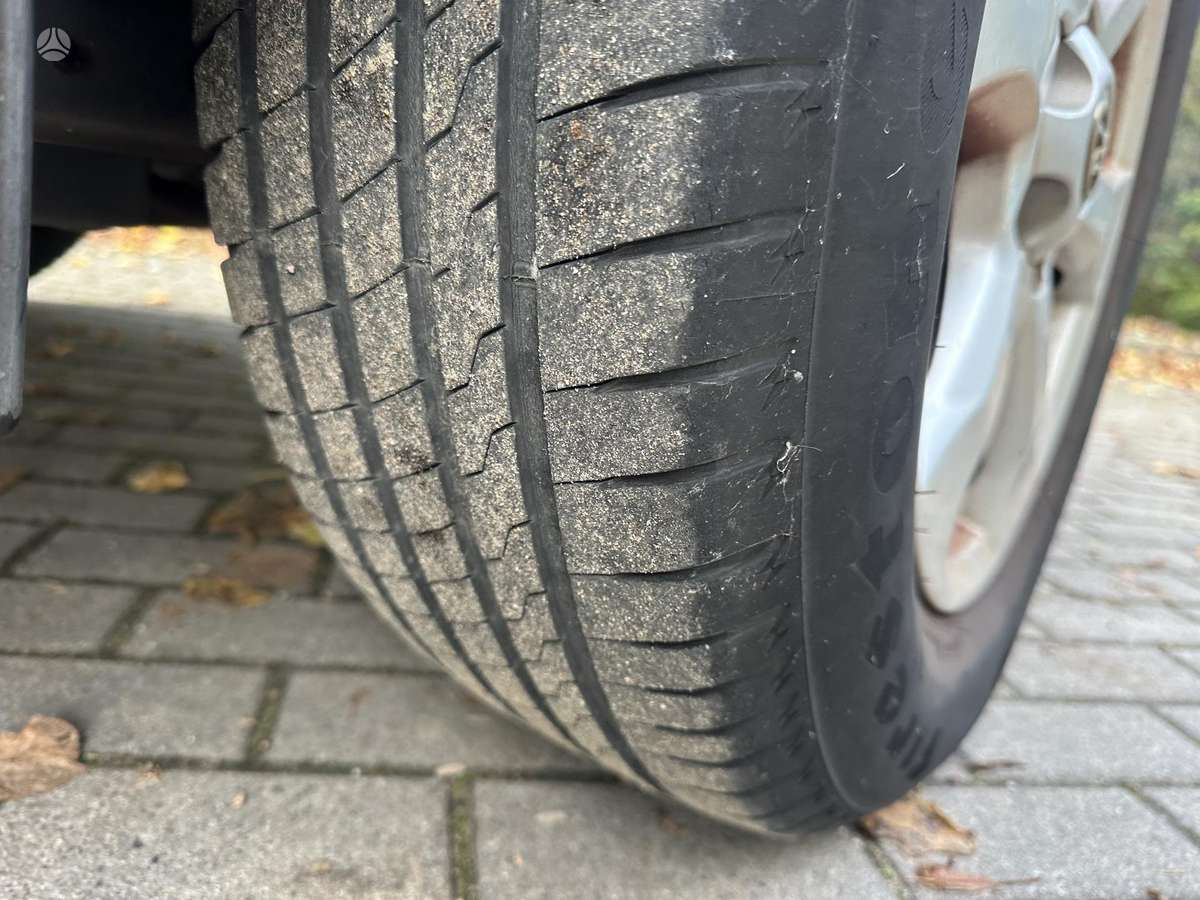 Toyota RAV4 2011 — photo 12