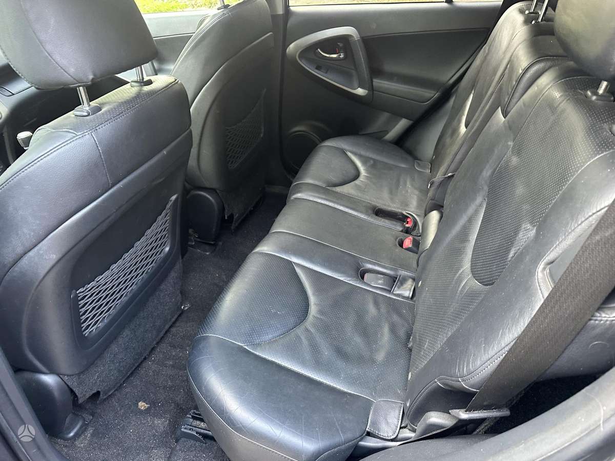 Toyota RAV4 2011 — photo 19