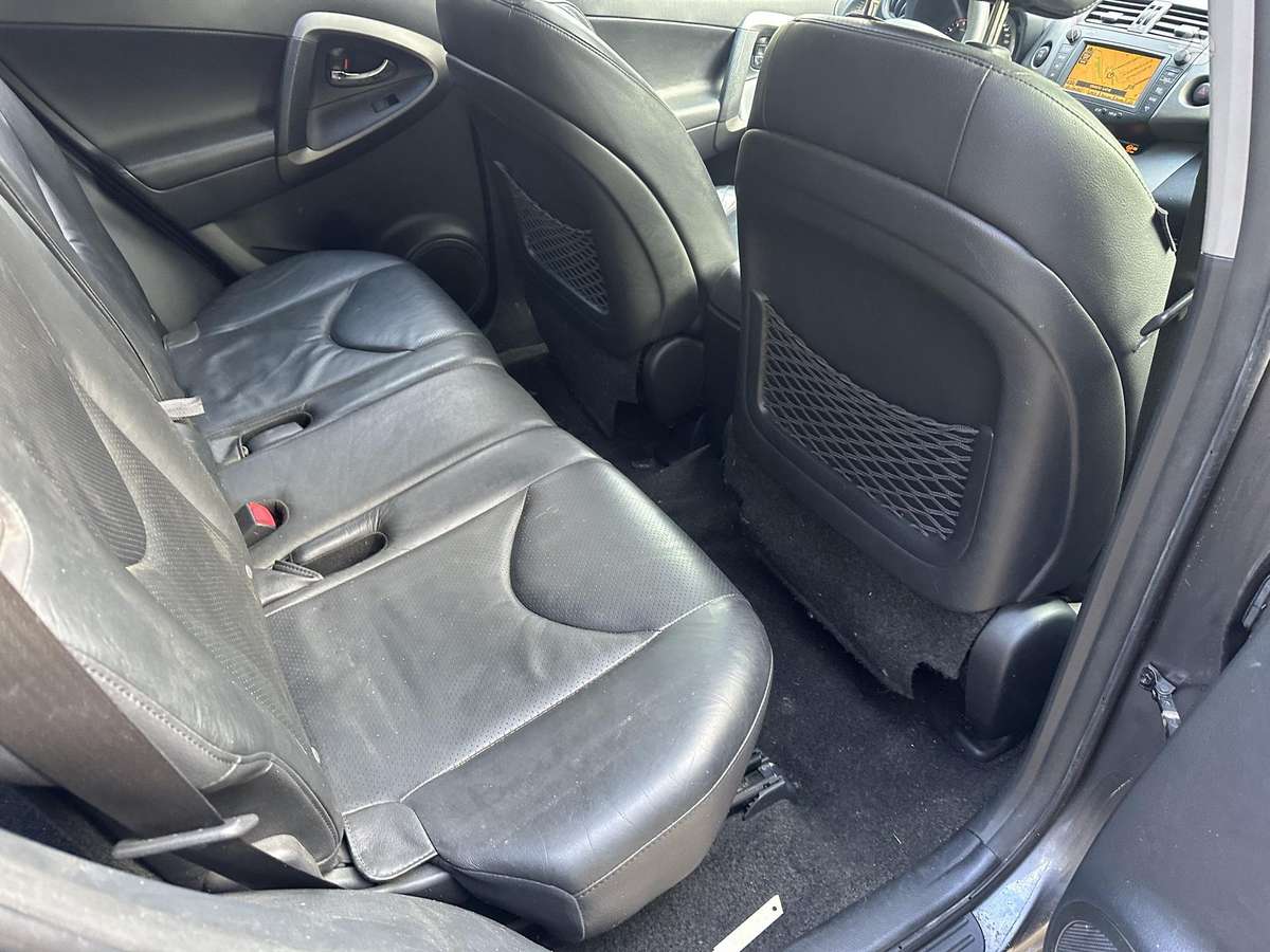 Toyota RAV4 2011 — photo 21
