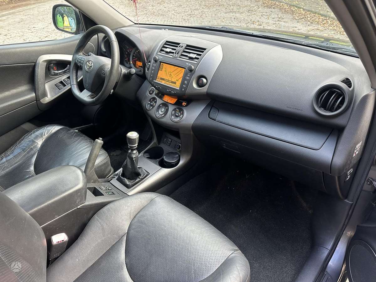 Toyota RAV4 2011 — photo 22