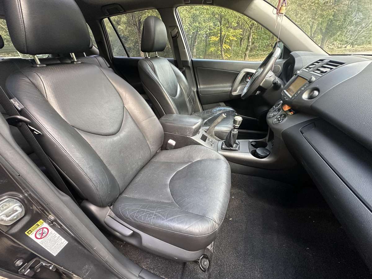 Toyota RAV4 2011 — photo 23