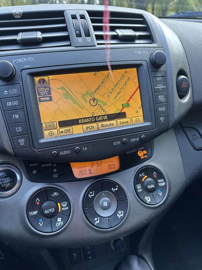 Toyota RAV4 2011 — photo 25