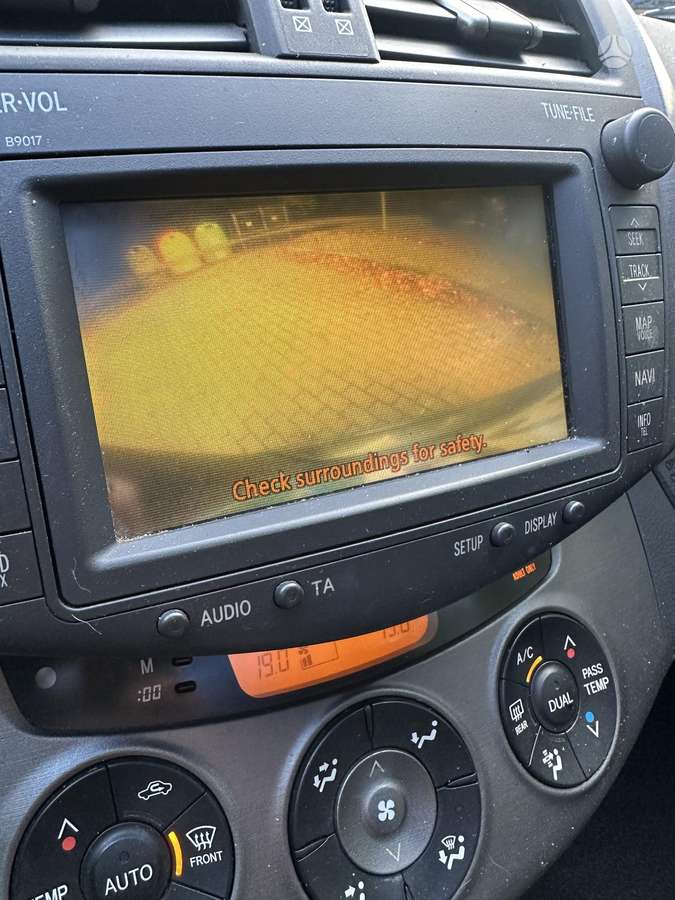 Toyota RAV4 2011 — photo 26