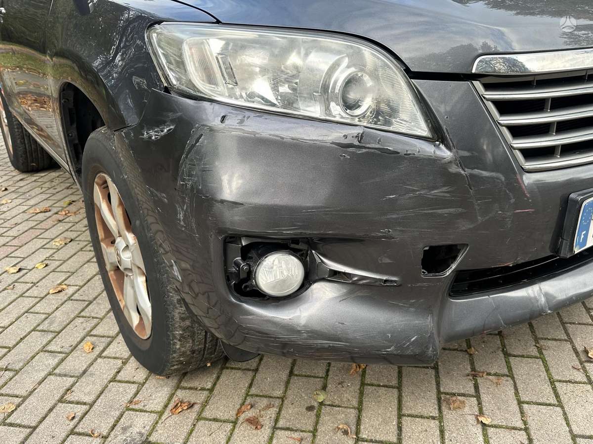 Toyota RAV4 2011 — photo 7