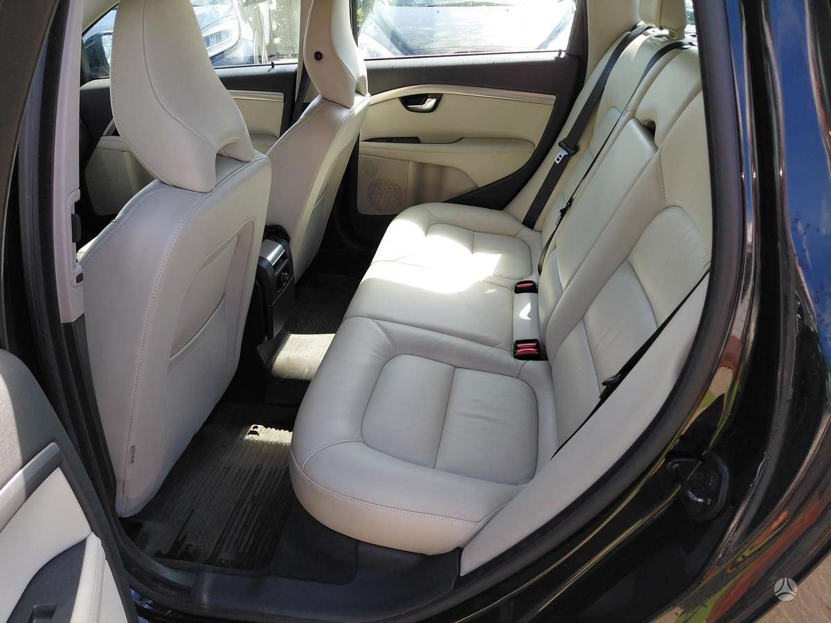 Volvo V70 2012 — photo 11