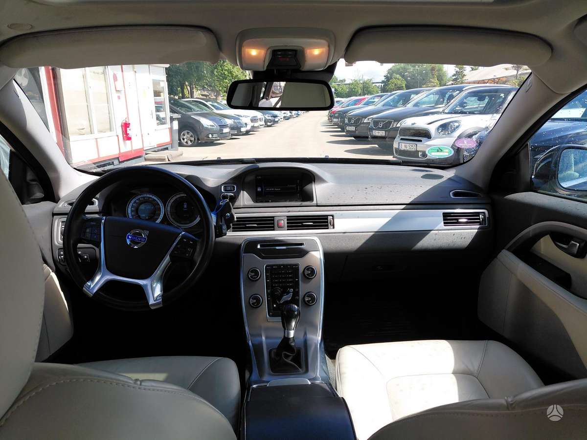 Volvo V70 2012 — photo 12