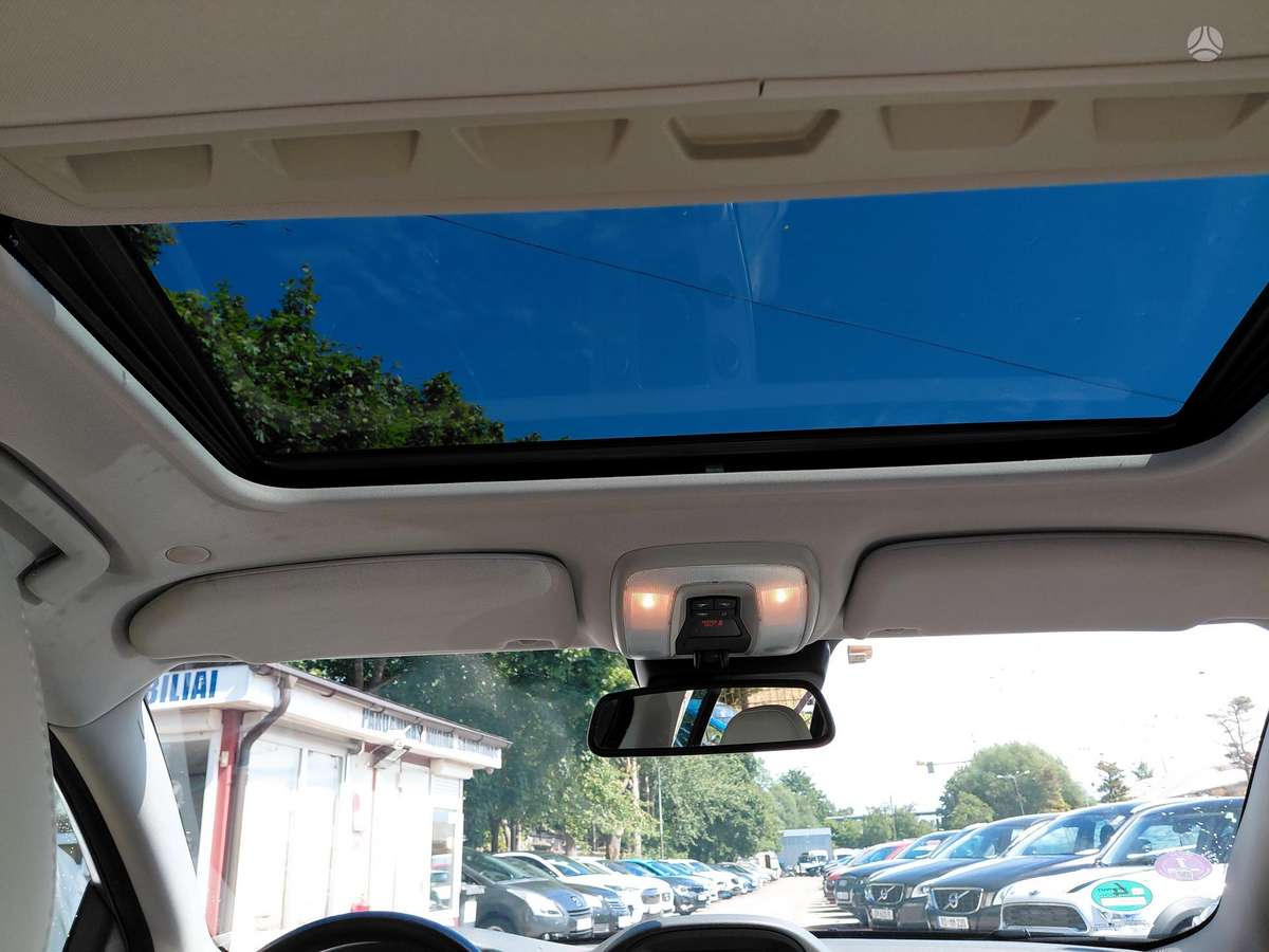 Volvo V70 2012 — photo 13