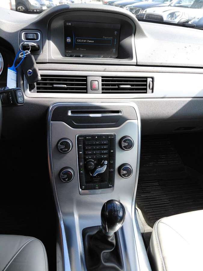 Volvo V70 2012 — photo 15
