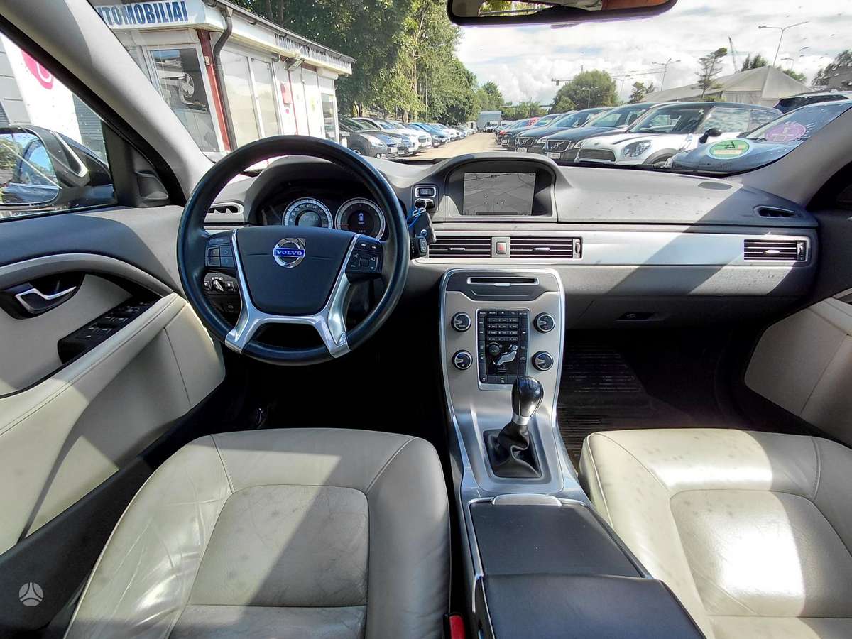 Volvo V70 2012 — photo 18