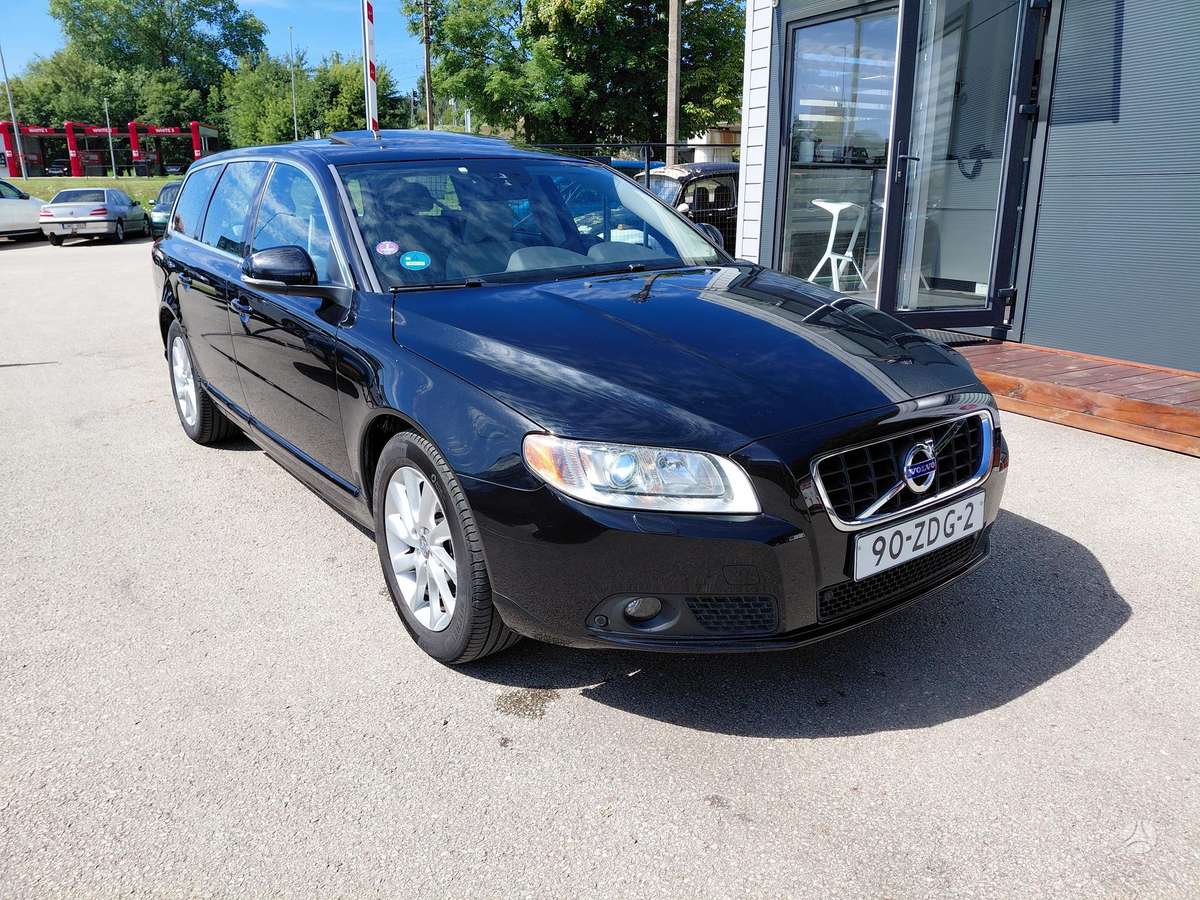 Volvo V70 2012 — interior