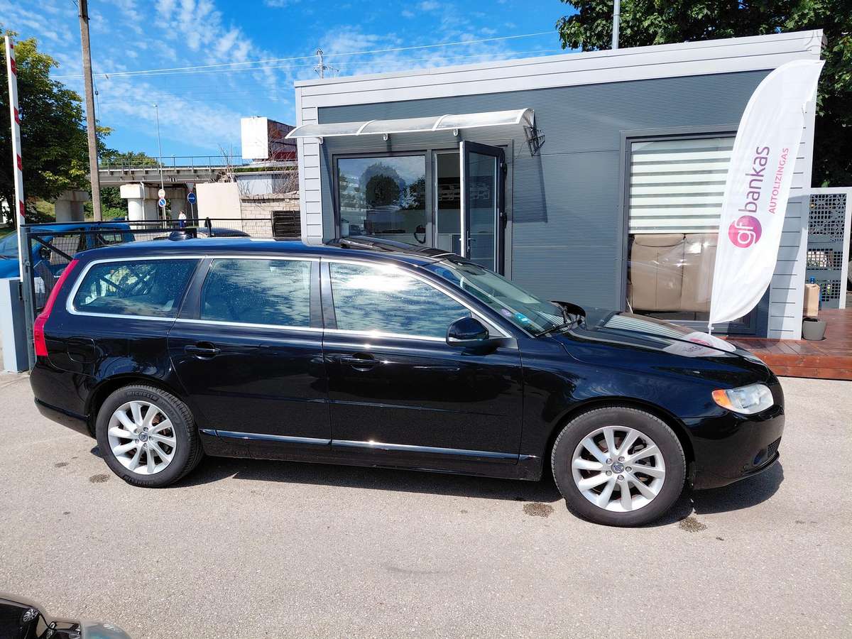 Volvo V70 2012 — engine 1595 cm³, 179 HP (132kW)