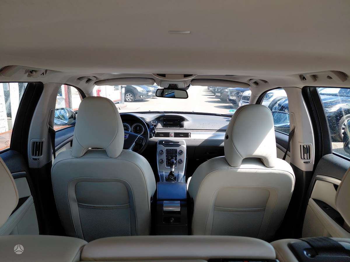 Volvo V70 2012 — photo 8