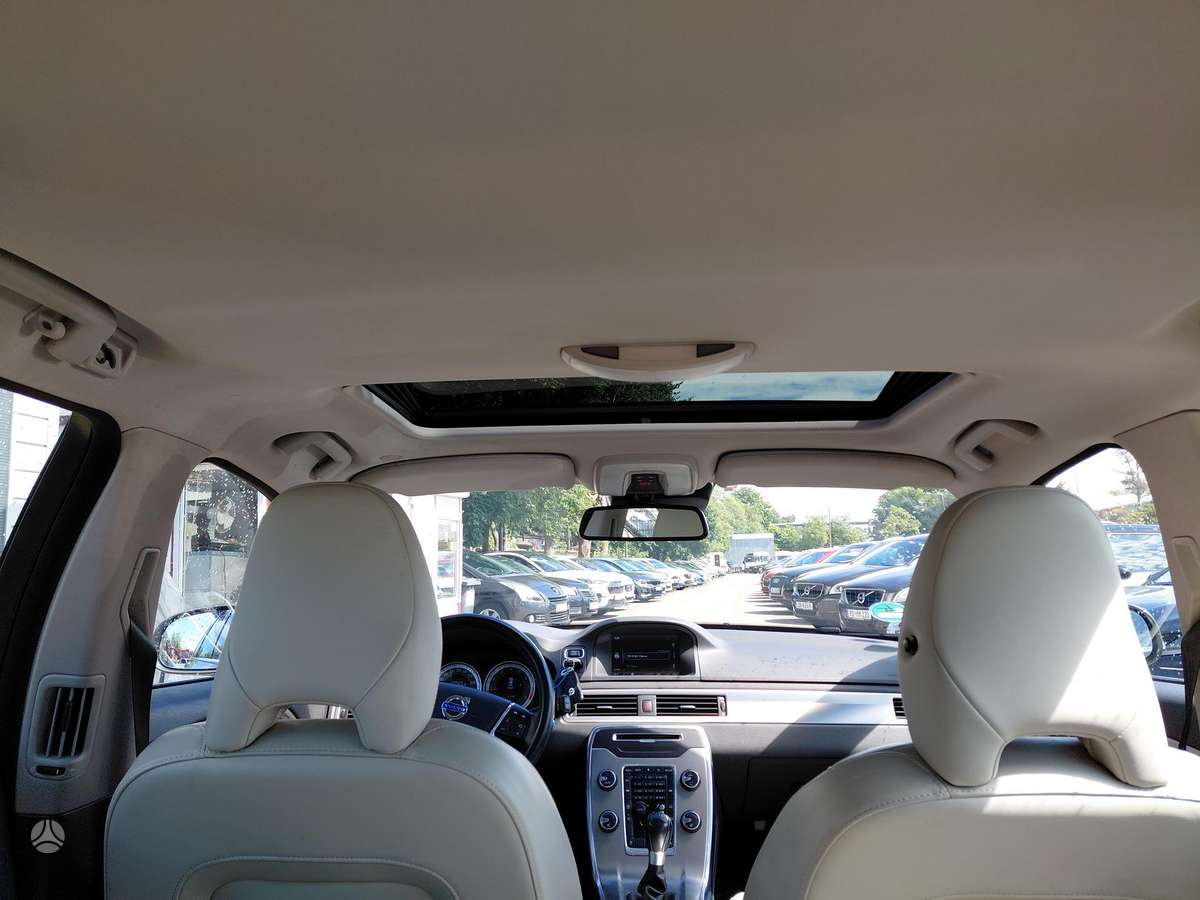 Volvo V70 2012 — photo 9