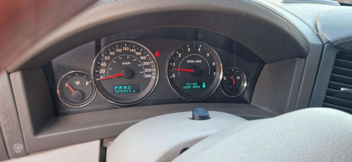 Jeep Grand 2006 — photo 10
