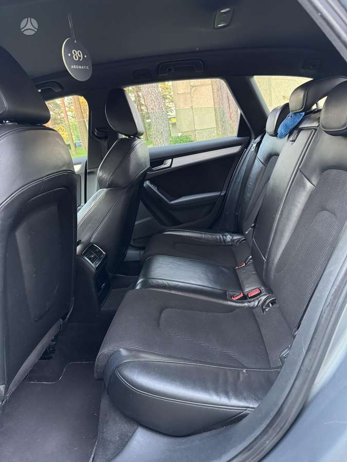Audi A4 2011 — photo 11