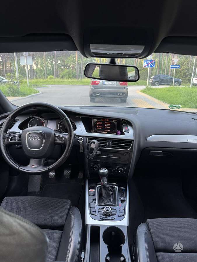 Audi A4 2011 — photo 12