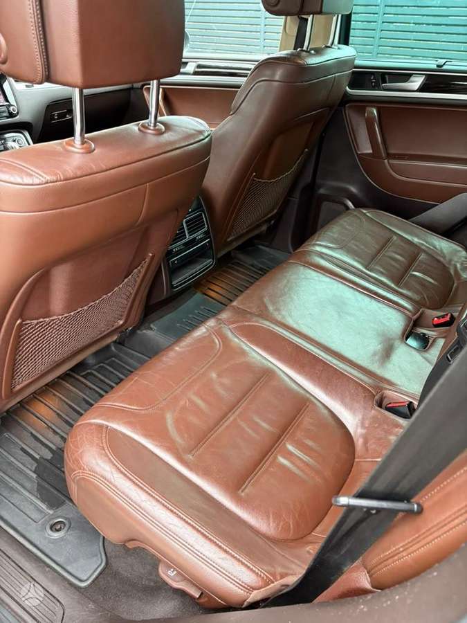 Volkswagen Touareg 2011 — photo 12